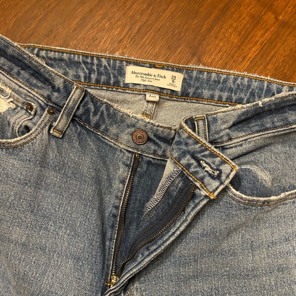 Abercrombie & Fitch Curve Love Blue Jeans - Picture 1 of 3